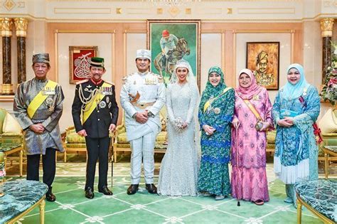 Sultan Hassanal Bolkiah And Queen Saleha Of Brunei With The Royal