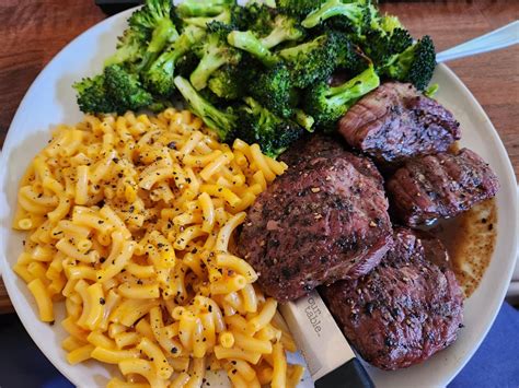 Beef Tenderloin Medalions Boxed Macaroni And Cheese And Roasted