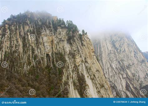 Mount Hua stock photo. Image of rock, tree, autumn, forest - 22070634