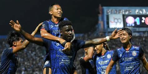 Bri Liga 1 20222023 Pelatih Psm Makassar Puji Kekuatan Arema Fc