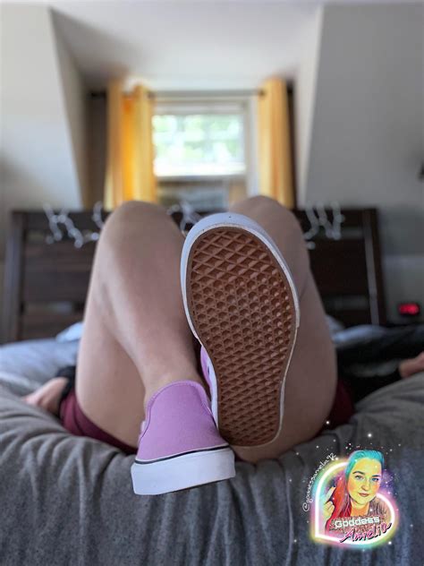 Hot girls wear Vans. Would you place your forehead underneath My pair