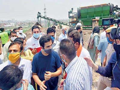 Row over height: MP, mayor visit Ghazipur landfill site | Delhi News ...