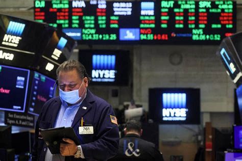 Wall Street Ditutup Naik Diterpa Perlambatan Data Inflasi AS