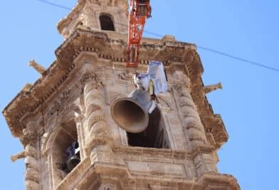 Las campanas de Santa Catalina subidas ya a su torre sonarán en la