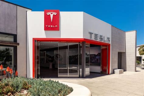 Inquiétant Tesla réintroduit son programme de parrainage Mobiwisy