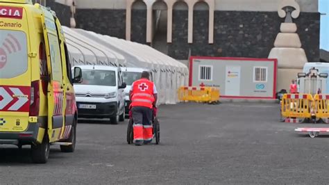 Llega A El Hierro Un Cayuco Con Personas Entre Ellas Cuatro Mujeres