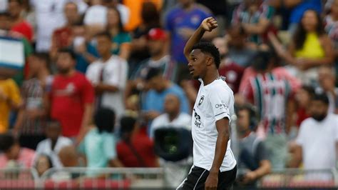 Botafogo acerta o empréstimo de Jeffinho ao Lyon da França