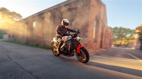 Motorrad Vergleich Yamaha Mt 09 2024 Vs Yamaha Xsr900 2025