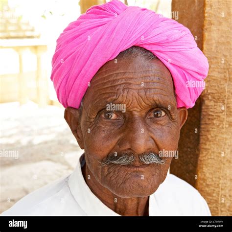 India man in turban hi-res stock photography and images - Alamy