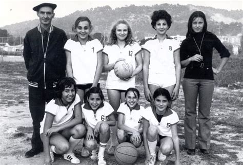 Photo de classe équipe benjamine de 1970 LEO LAGRANGE Copains d avant