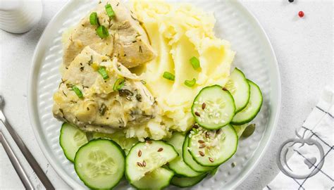 Kylling Med Potetmos Og Agurksalat Oppskriftskroken Kyllingfilet