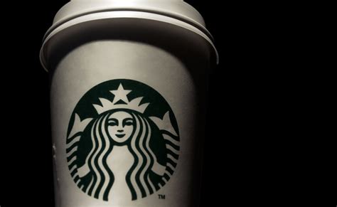 MLDSPOT 9 Fakta Starbucks