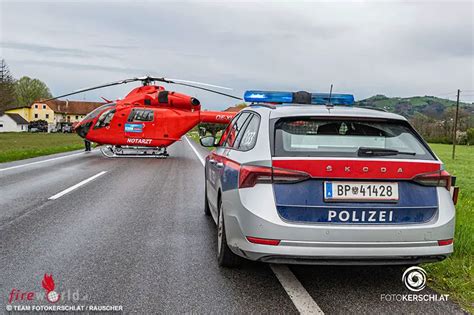 O Zwei Eingeklemmte Bei Pkw Kollision Auf Der B Bei Inzersdorf Im