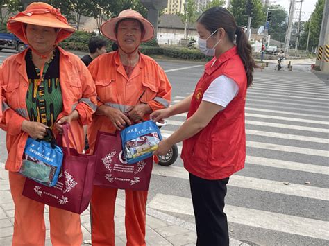 包河区：淝河镇开展“夏日送清凉，情暖环卫工”活动 合肥文明网