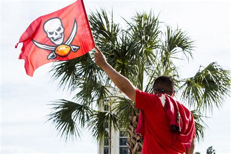 Tampa Bay Buccaneers Super Bowl Boat Parade Pictures