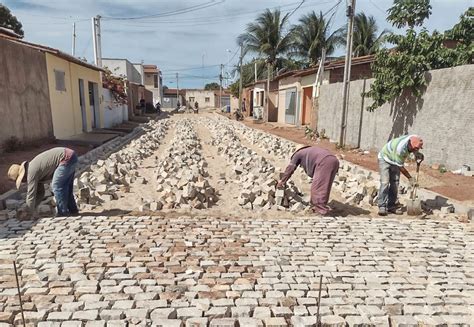 Prefeitura pavimenta ruas na Vila Brasília e anuncia mais de 40 mil