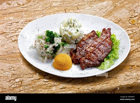 vegetable, roast beef and mashed potatoes Stock Photo - Alamy