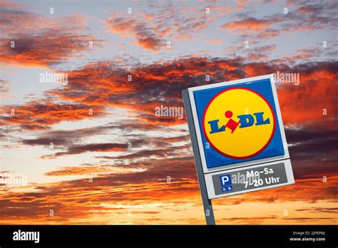 Lidl Supermarkt Zeichen Logo Hi Res Stock Photography And Images Alamy