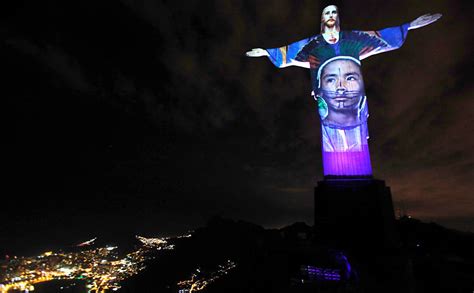 Cristo Redentor recebe iluminação especial 16 06 2018 Cotidiano