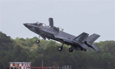 美海軍陸戰隊一架f35b戰機墜毀後下落不明，為何會這樣？沒有定位嗎？ 新浪香港