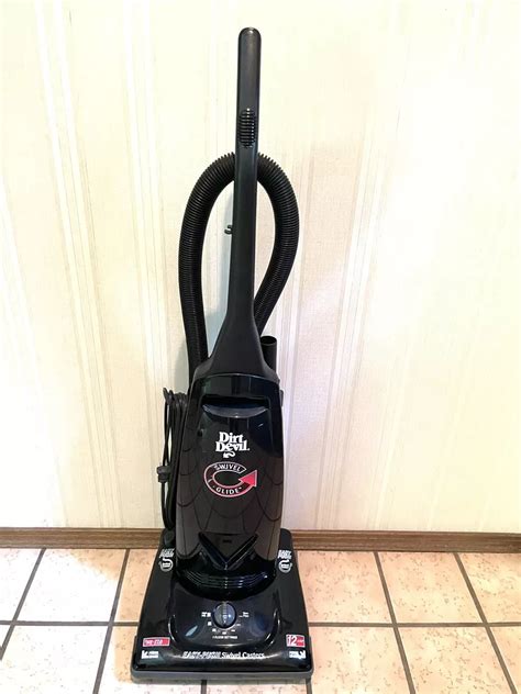 Dirt Devil Vision Swivel Glide Bagless Upright Vacuum