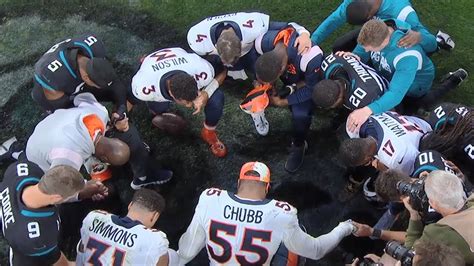 Russell Wilson Leads Joint Team Prayer After Broncos W In London Nfl