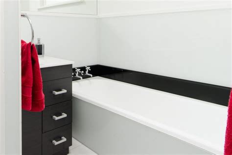 Bathroom Splashbacks – Glass and Window Solutions