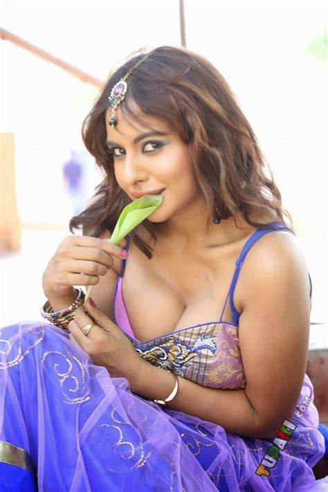 Sri Reddy Hot Filmy Guide