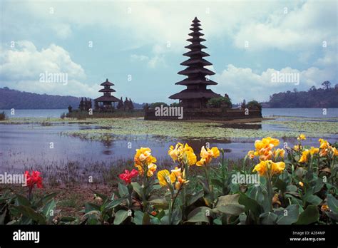 Ulun Danu lake Danau Bratan Bali Stock Photo - Alamy