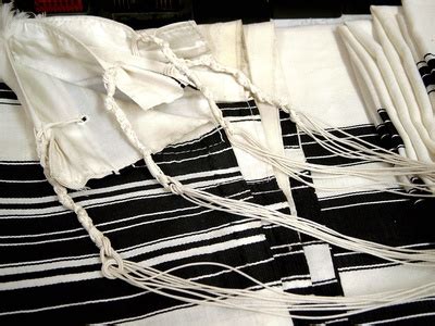 What Is the Meaning of the Jewish Prayer Shawl? | Our Everyday Life