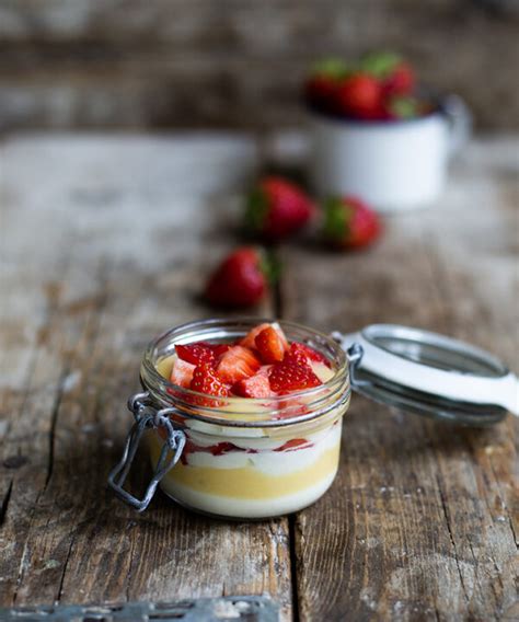 Slagroom Kwarktoetje Met Lemon Curd En Aardbeien Zoete Zusjes