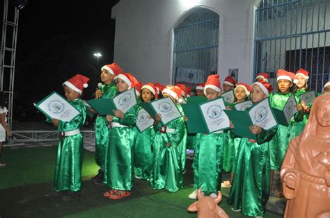 Prefeitura de Monte Alegre entrega decoração de Natal