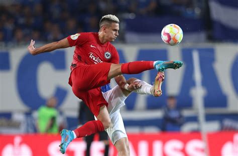 Rafael Santos Borré Esperará En El Banquillo En El Debut De Eintracht Frankfurt En Champions