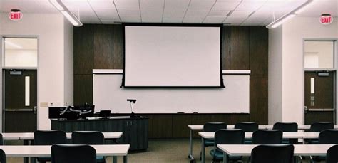 The Best Classroom Projectors For Schools - Projector Leader