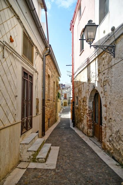 Una stradina di ascoli satriano una città antica della provincia di