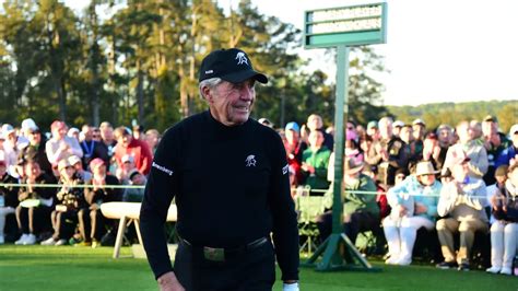 Why do Masters champions win a green jacket? - Yahoo Sports