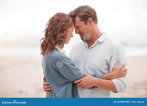 Travel, Beach and Tourism Vacation with Happy Couple Sharing Hug, Love ...