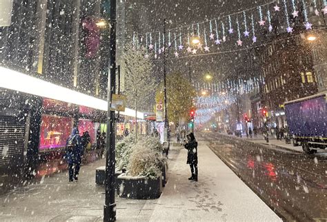 Aboutlastnight Signs Of A White Christmas As Snow Falls In Central