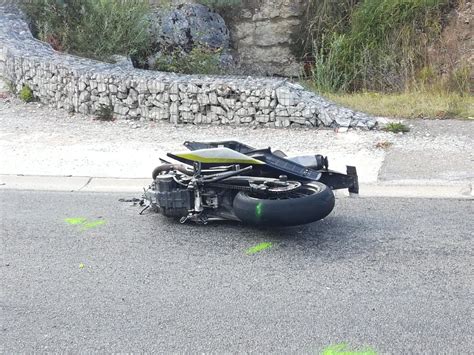 les faits divers en france Jura Un motard tué dans une collision à