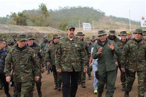Nicolás Maduro supervisó entrenamiento militar de jóvenes cadetes Noticias Prensa Latina