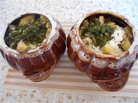 Жаркое с сушеными грибами, картошкой и говядиной.