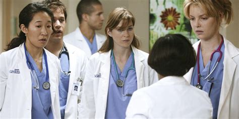 Grey S Anatomy The 10 Most Heartwarming Scenes From Season 1