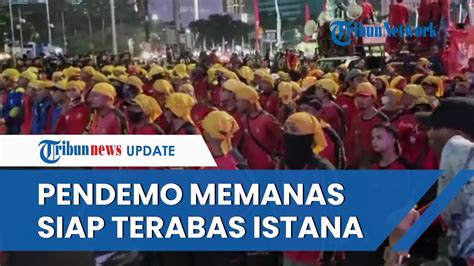 Patung Kuda Jadi Lautan Merah Massa Buruh Kian Beringas Siap Terabas