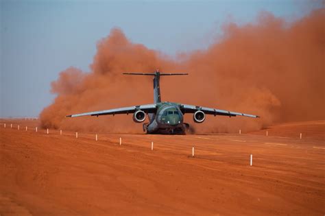 Embraer Comemora Anos Das Opera Es Em Gavi O Peixoto Sp For A A Rea