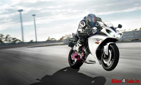 Yamaha Yzf R1 Price Specs Mileage Colours Photos And Reviews Bikes4sale