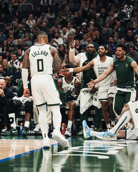 Antetokounmpo E Lillard Lideram Ballet De Bucks Na Vit Ria Sobre O