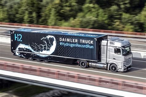 1 000 Km Mit Wasserstoff Mercedes Benz Demonstriert GenH2 Truck Auf