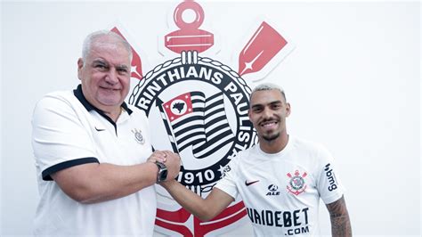 Corinthians anuncia a contratação do lateral direito Matheus França ex