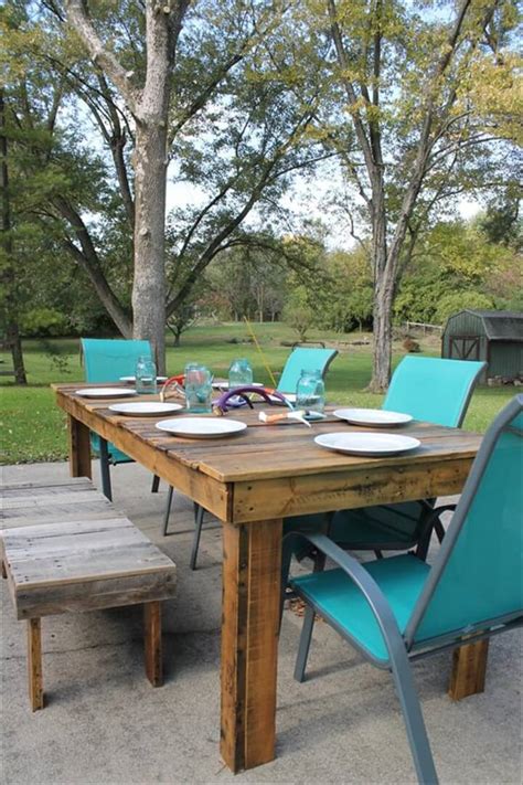 Diy Pallet Dining Tables Diy To Make