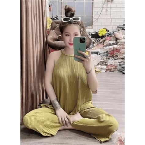 Mua Set voan lụa dập ly áo dây cổ yếm quần suông dài ống rộng thời trang hot girl đi chơi